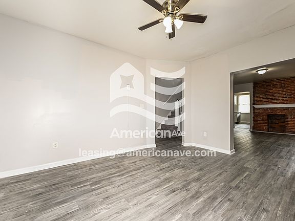 1342295_001_living_room_2.jpg