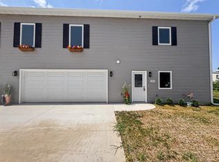 204 3rd St NW, Waukon, IA 52172