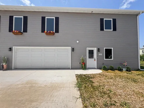204 3rd St NW, Waukon, IA 52172