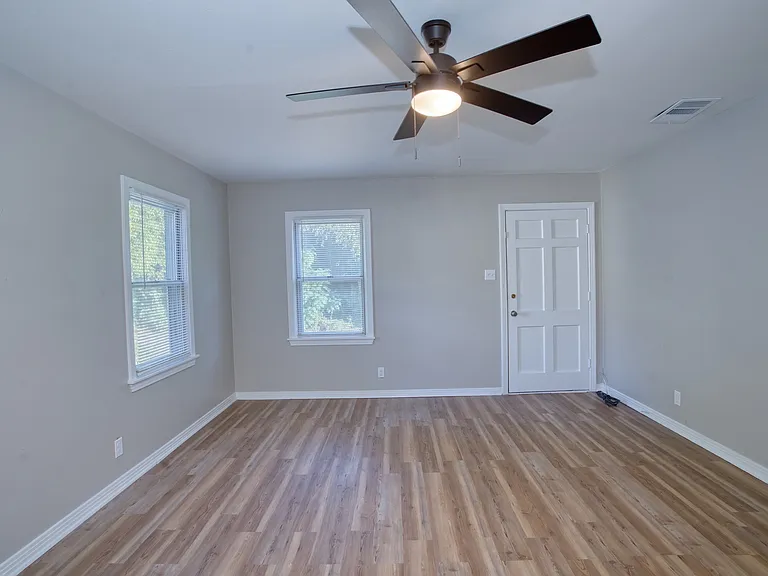 1517 Walnut St — Photo 2
