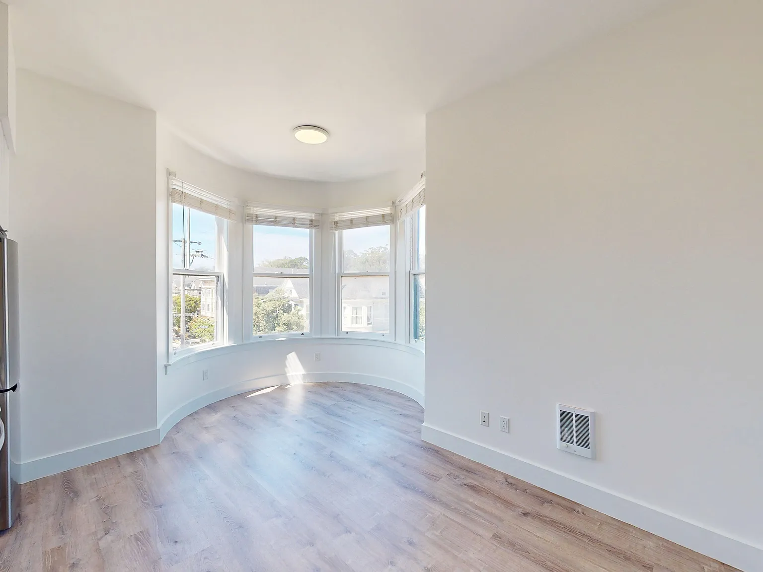 Top Floor 2br Near Haight-Ashbury & Golden Gate Park | In-Unit Laundry | Pet Friendly — Photo 3