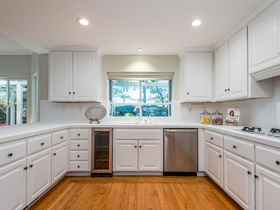 5th image of 408 Wembley Ct