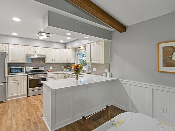 3rd image of 619 12th Ave