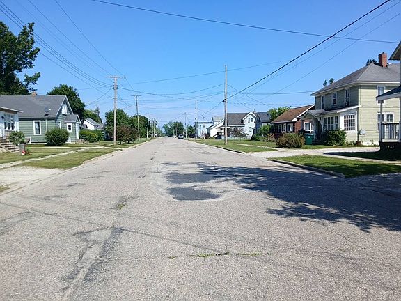5th image of 513 Arbutus Ave