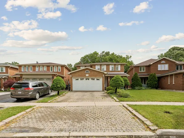 102 Coronation Cir S, Brampton, ON L6Z 4A7