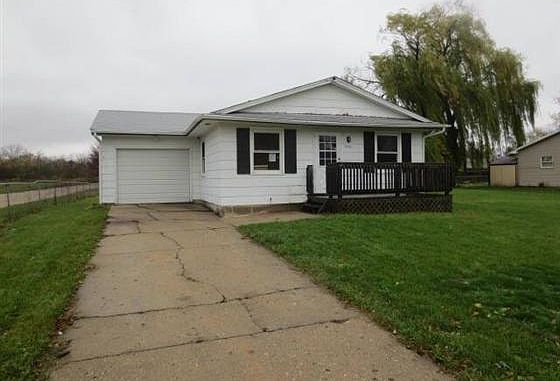 1st image of 3441 Gladstone Ave