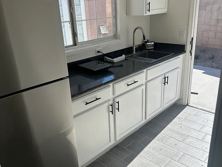 3030 Plaza St #B — Photo 4