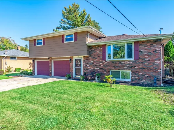 8493 Webster Rd, Strongsville, OH 44136