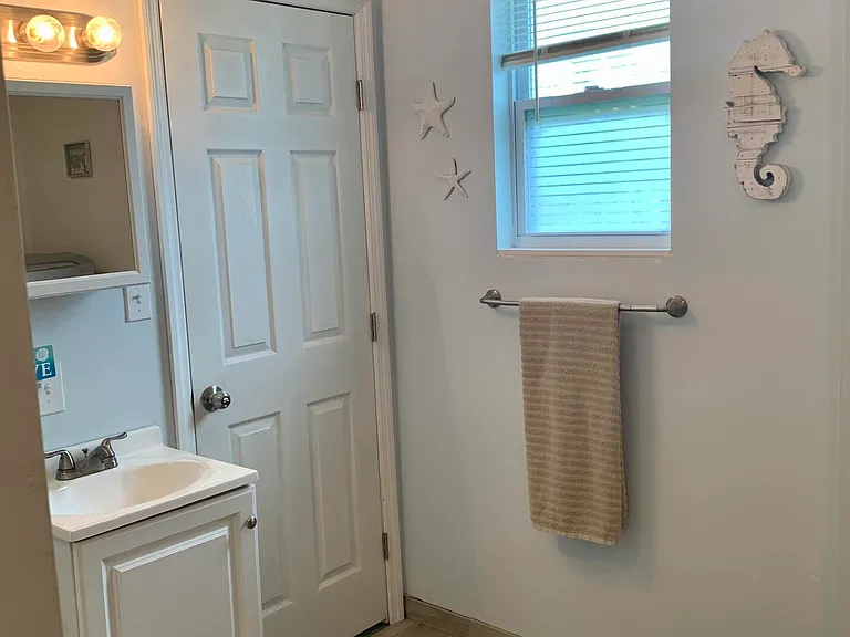 1710 Rowe Ave — Photo 21