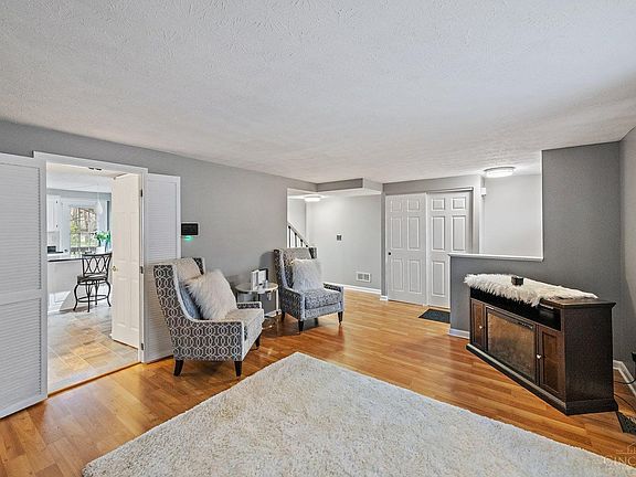 3rd image of 10828 Lakehurst Ct