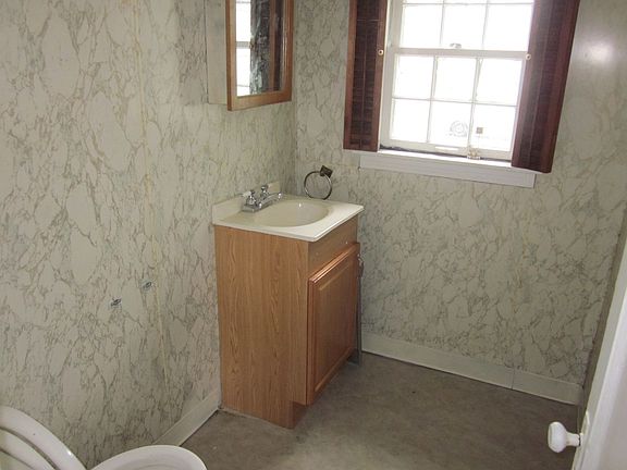 5th image of 124 Floss Ave