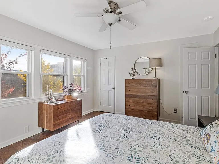2030 E St NE — Photo 27