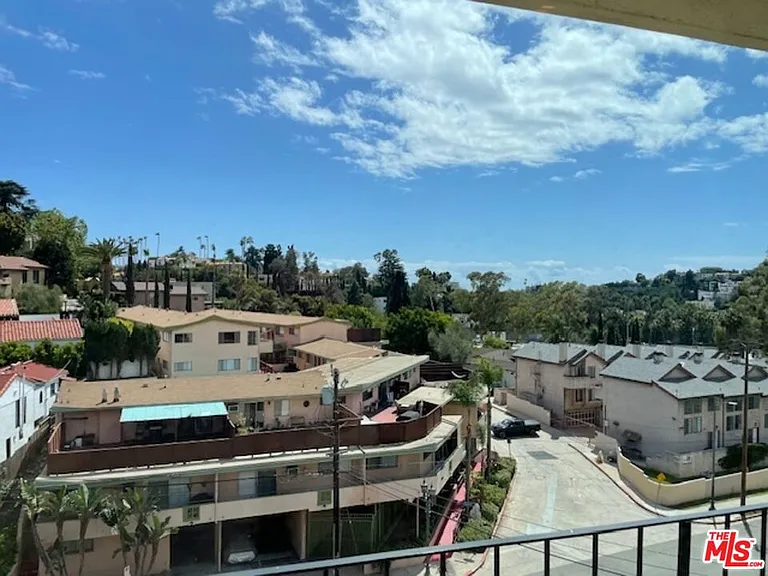 2260 N Cahuenga Blvd #502 — Photo 7