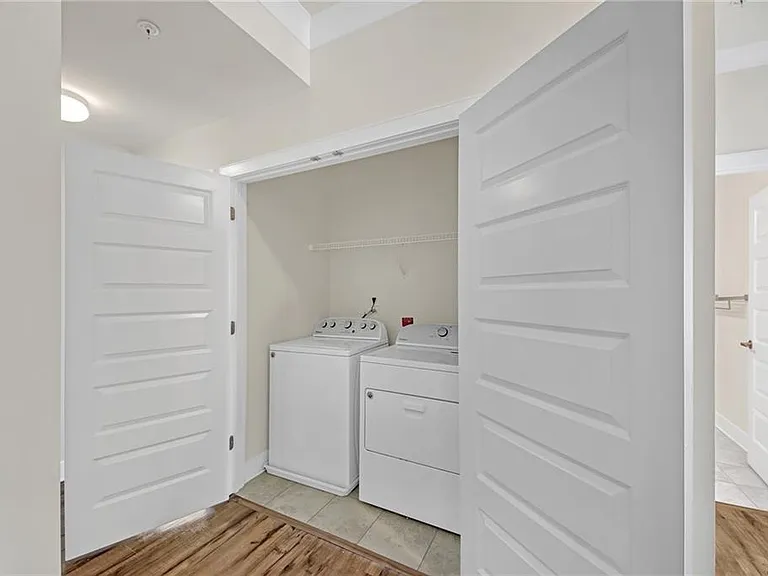860 Stonehill Ln — Photo 21