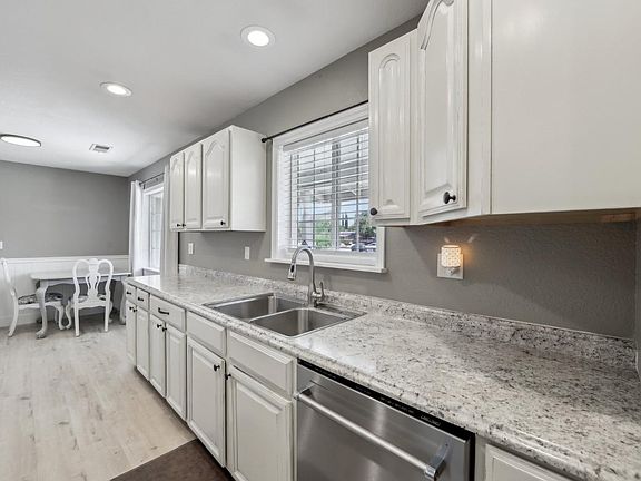 3rd image of 1776 Brookwood Drive