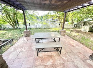 16 Sandy Lake Dr, Hampton, VA 23666