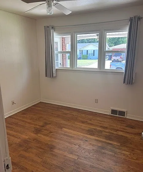 1421 N Sterling Ave — Photo 10