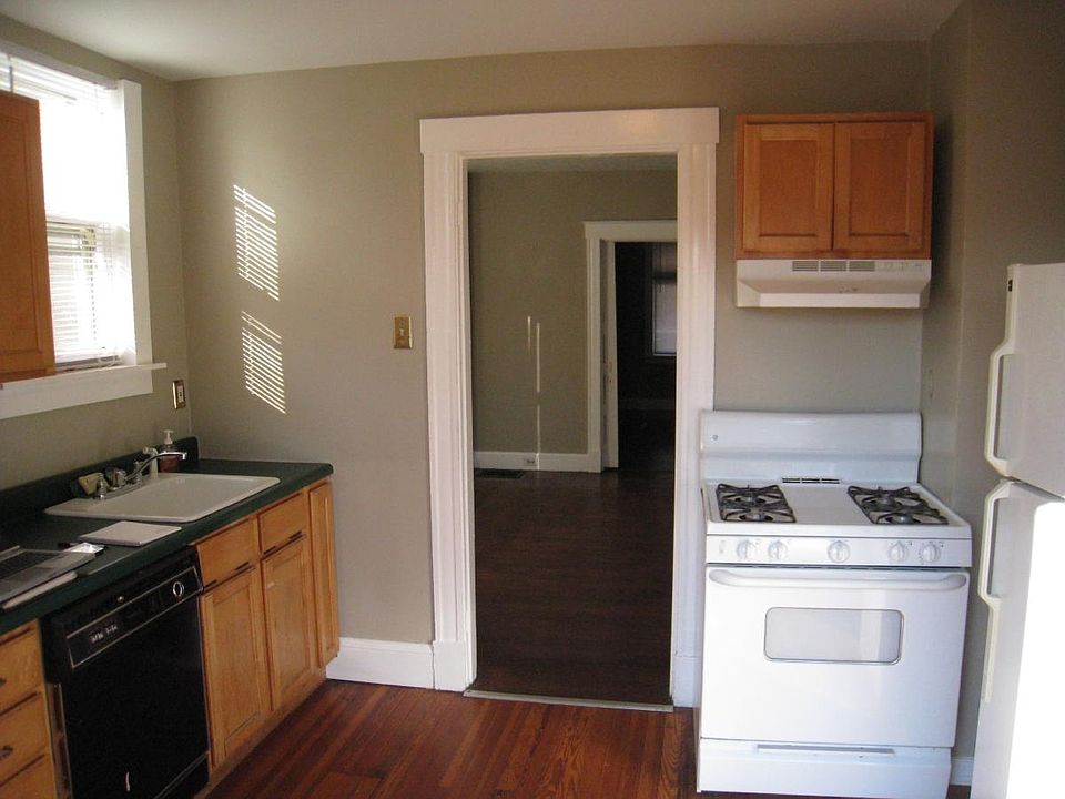 2nd image of 1931 Waverly Ave #1