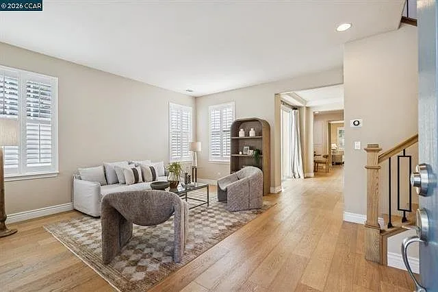 3 bed, 2.5 bath, 2457 sqft, $5,300 — Photo 4