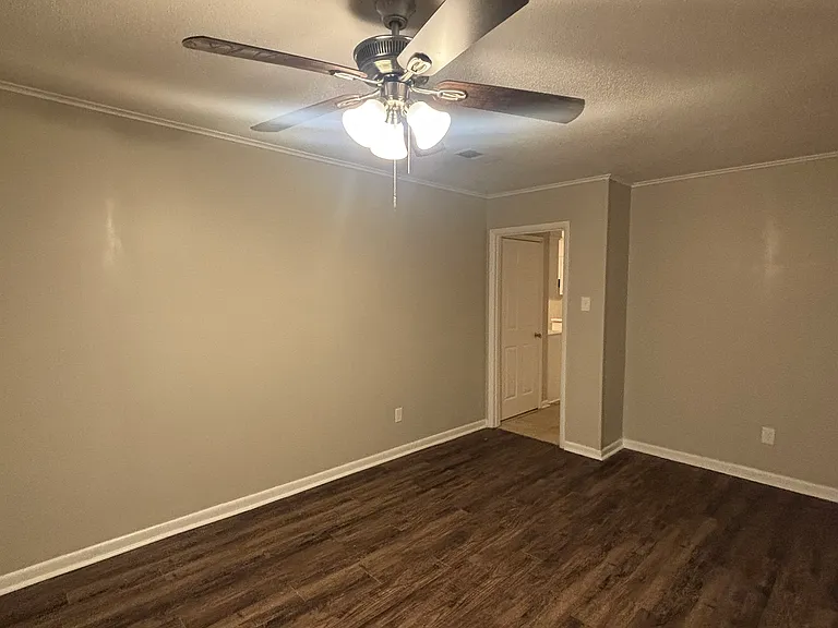 2221 Dorchester Dr — Photo 5