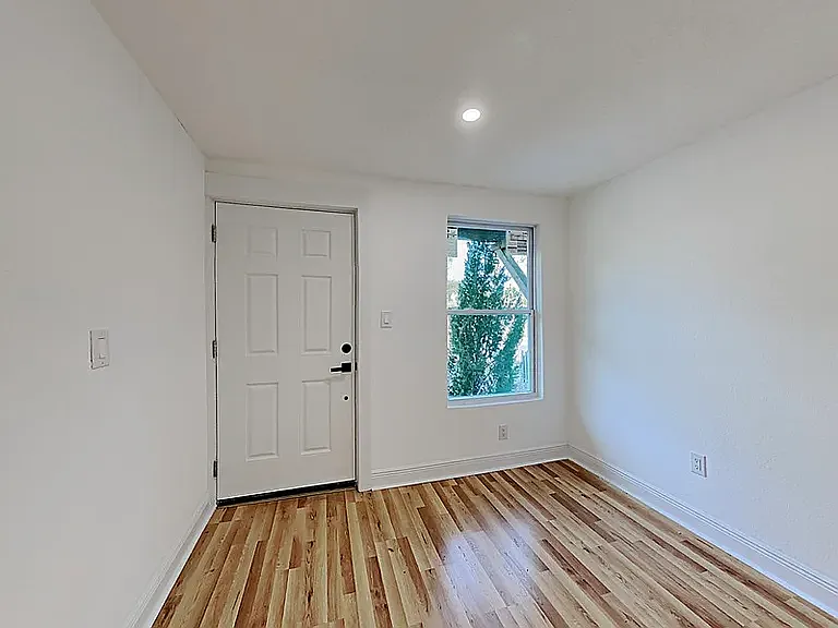 1222 E Kaley St — Photo 2