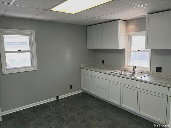 4th image of 167 W Mansion St