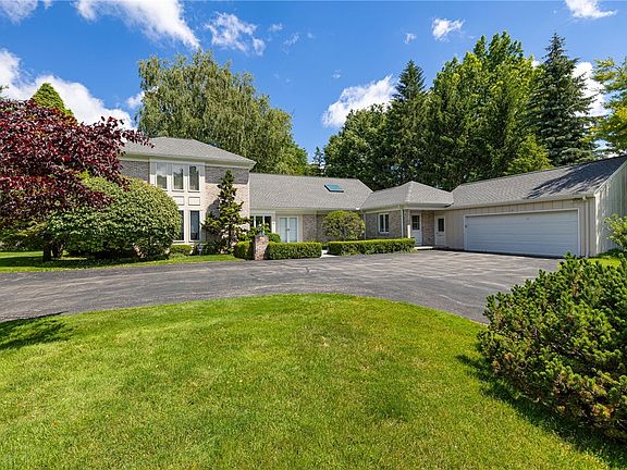 3rd image of 29 Whitestone Ln