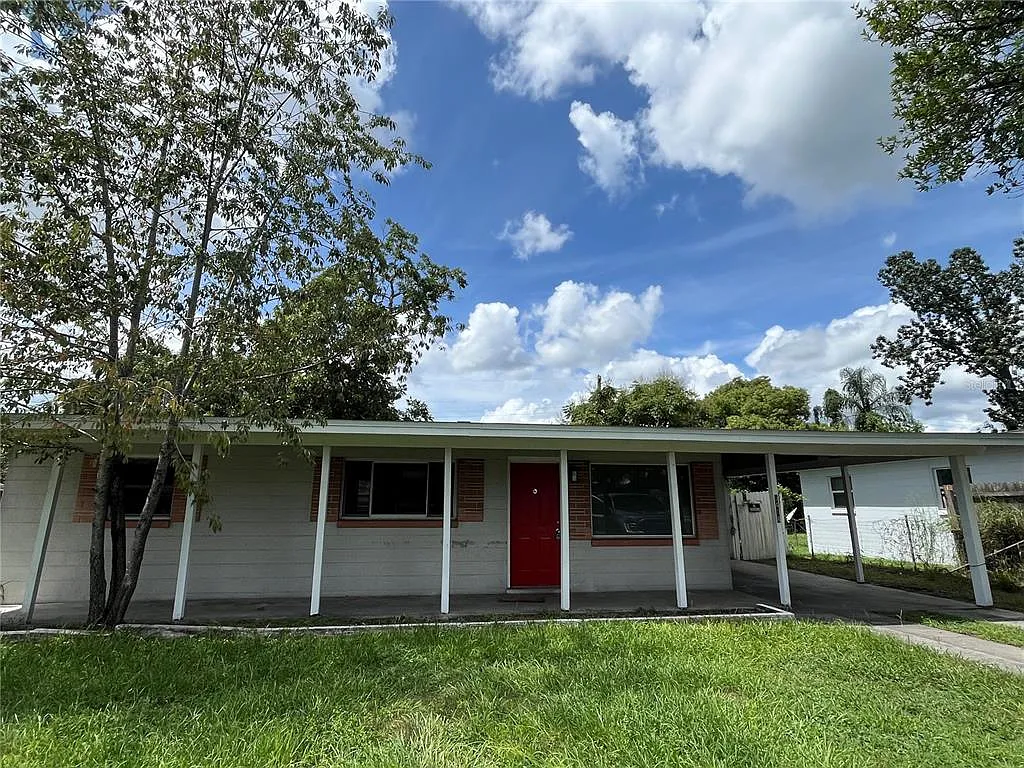 3 bed, 1.0 bath, 888 sqft, $1,795 — Photo 1
