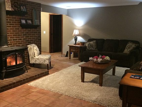Living room w/ fireplace
