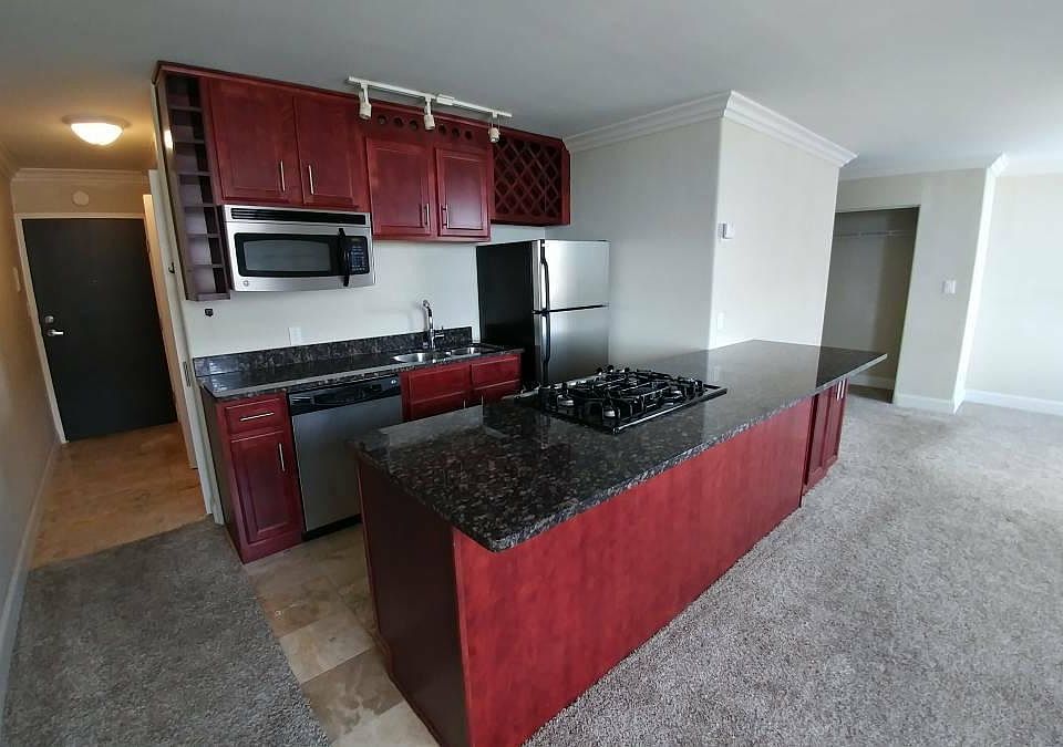 2nd image of 700 E 8th St Unit 14F