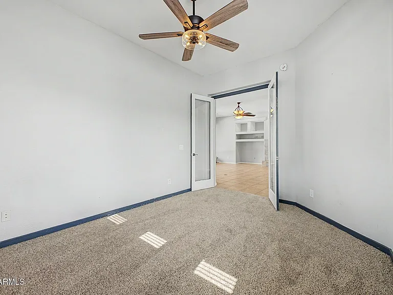 1902 E Desert Ln — Photo 33