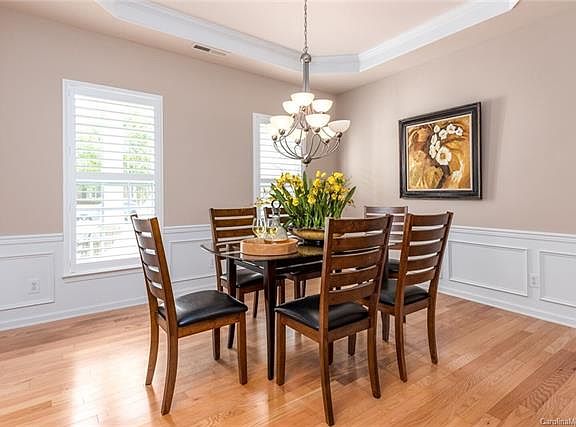 3rd image of 49056 Gladiolus St