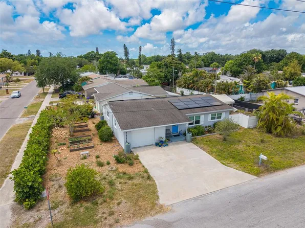1099 52nd St S, Gulfport, FL 33707