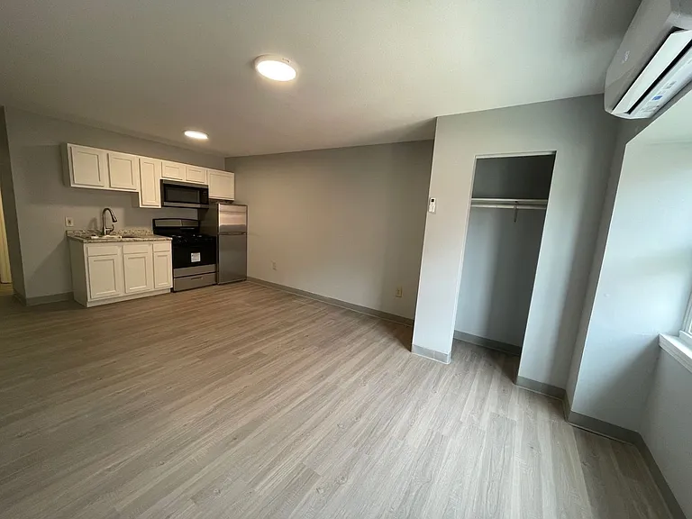 900 North Street — Photo 4
