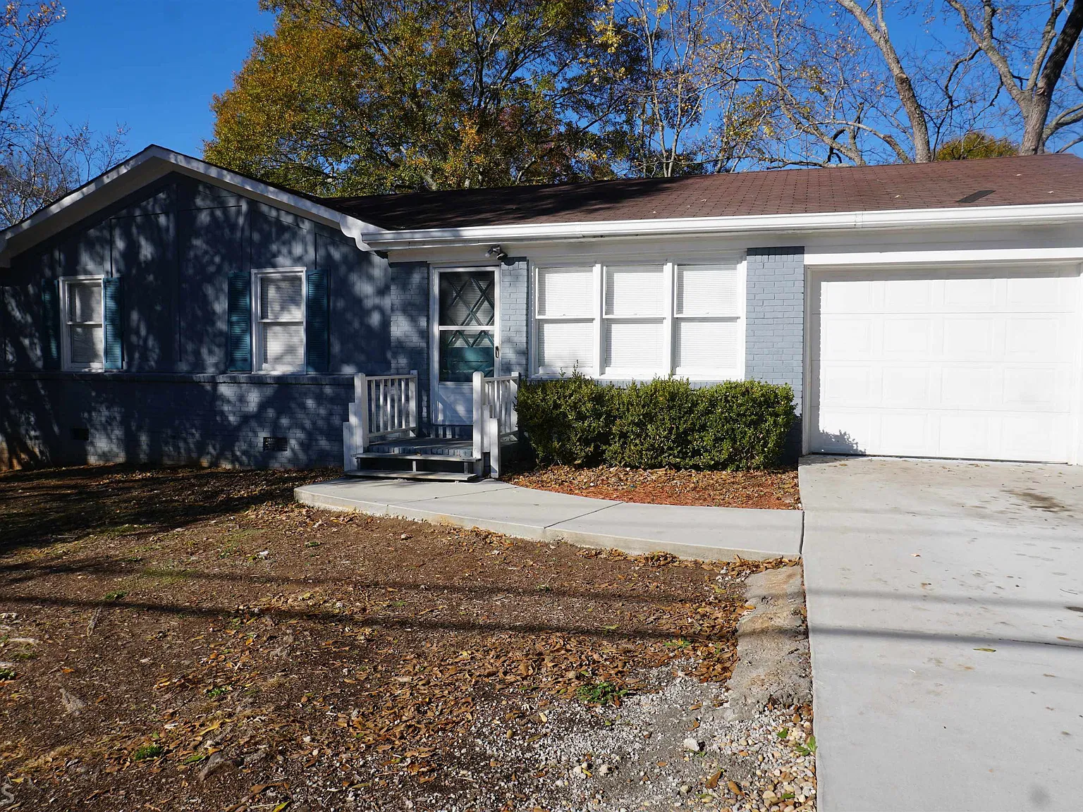 3 bed, 1.5 bath, 1107 sqft, $1,495 — Photo 1