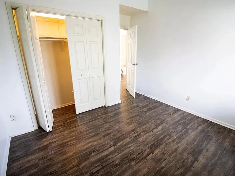 Town & Country Apartments — Photo 5