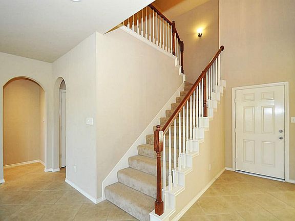 3rd image of 10907 Starling Creek Dr