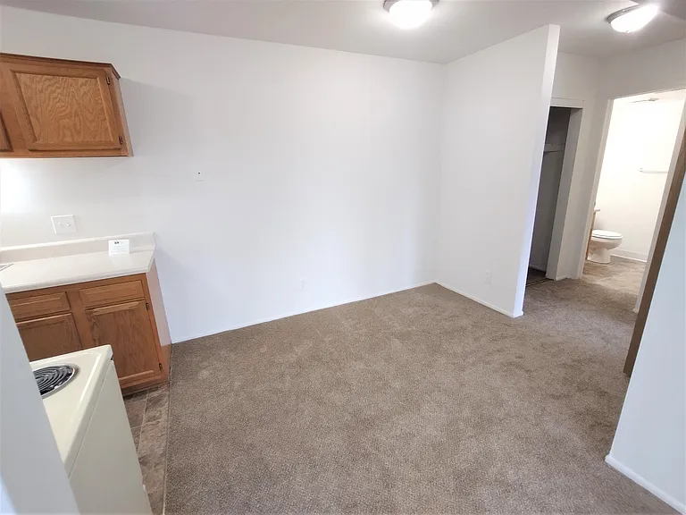 Charter Oaks Apartments — Photo 39
