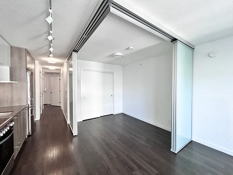 183 Georgia St E — Photo 63