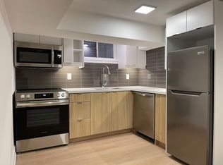 358 Walmer Rd #358-1, Toronto, ON M5R2Y4