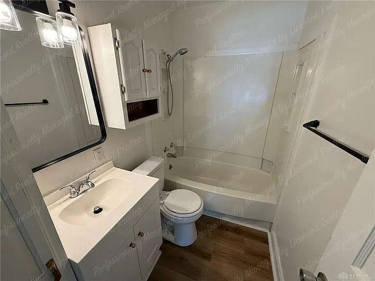 1261 Malden Ave — Photo 14