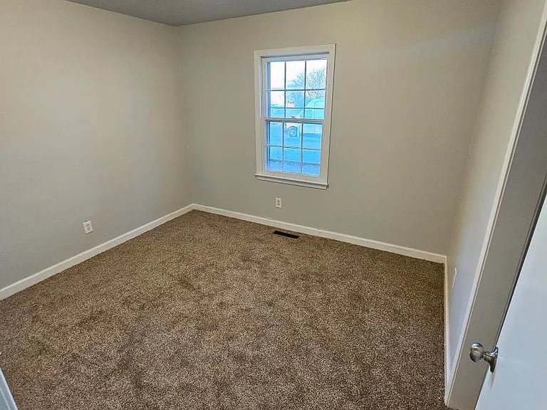 419 Whitfield Dr — Photo 6