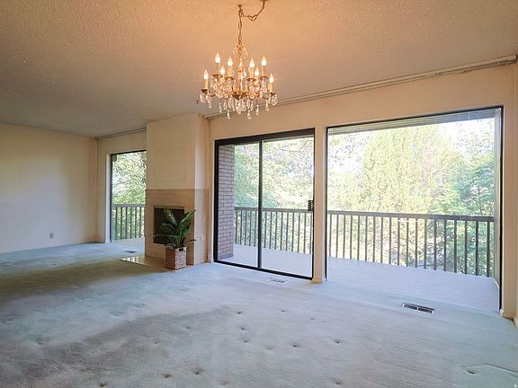 5th image of 2755 N Edgewood Dr