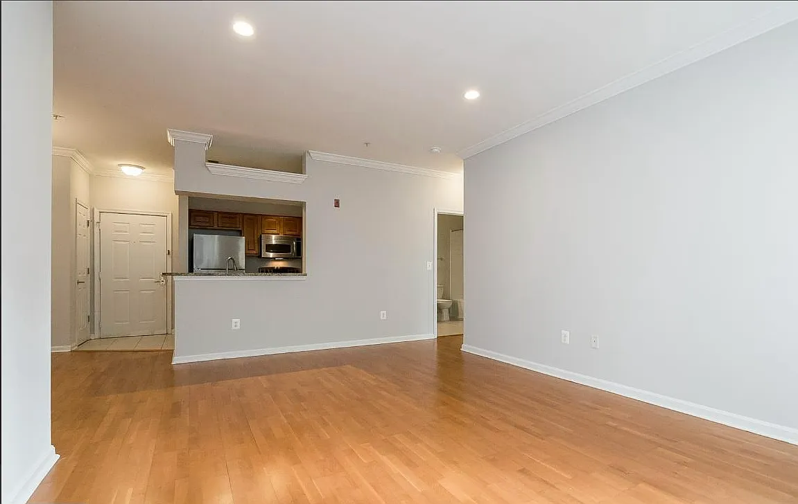 2 bed, 1074 sqft, $2,800 — Photo 2