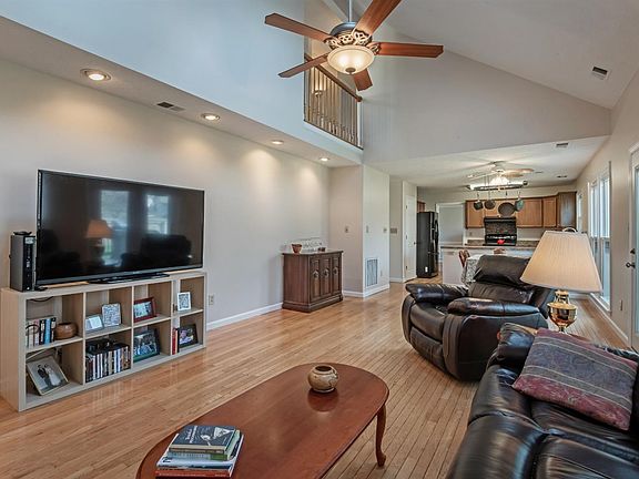 5th image of 804 Willow Oak Cir