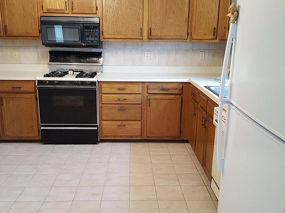 2nd image of 69 Jean St