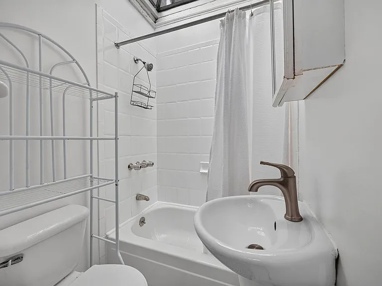 671 Monroe St #2 — Photo 6