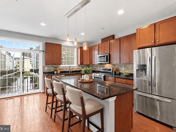 3rd image of 37 Meridian Ln