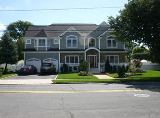 194 W Shore Dr, Massapequa, NY 11758