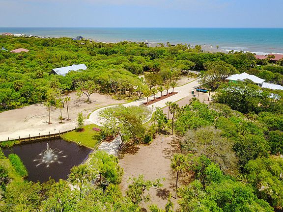 3rd image of 40 Oasis Club Dr
